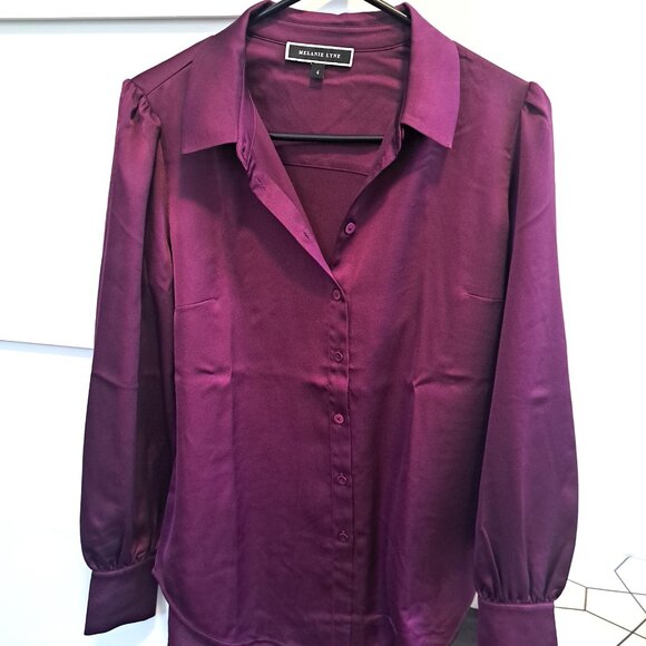 Satin blouse with puff sleeves - Picture 2 of 4